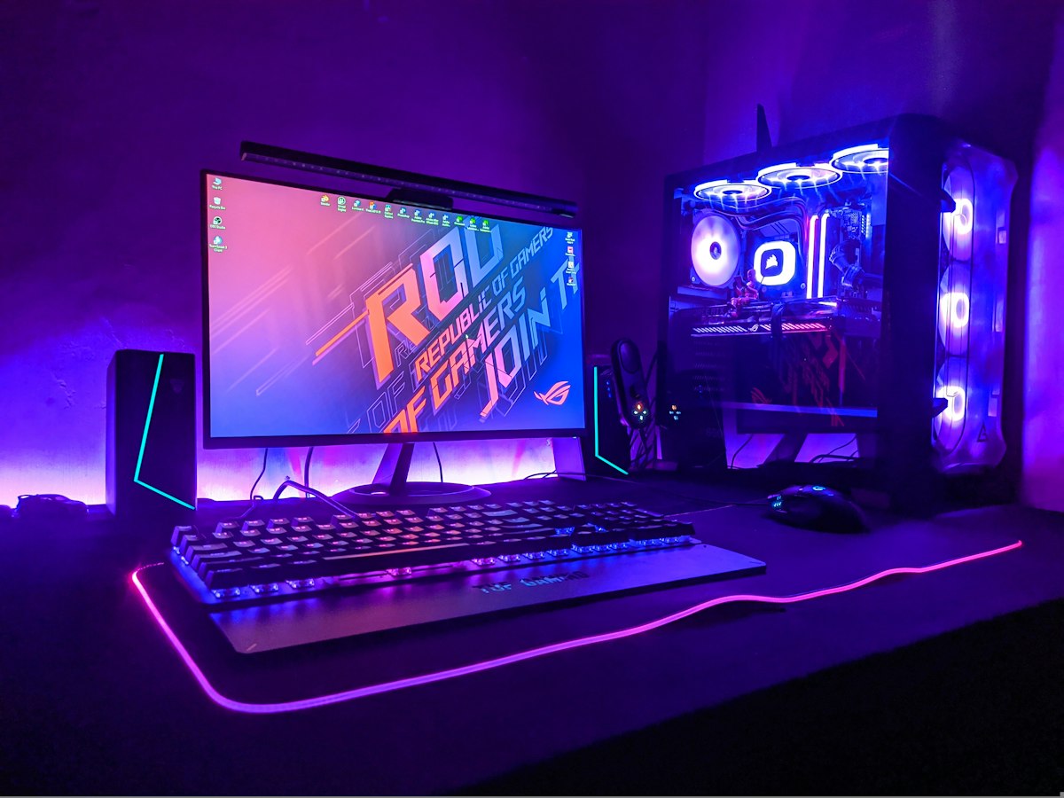 Gaming monitor with RGB keyboard and PC